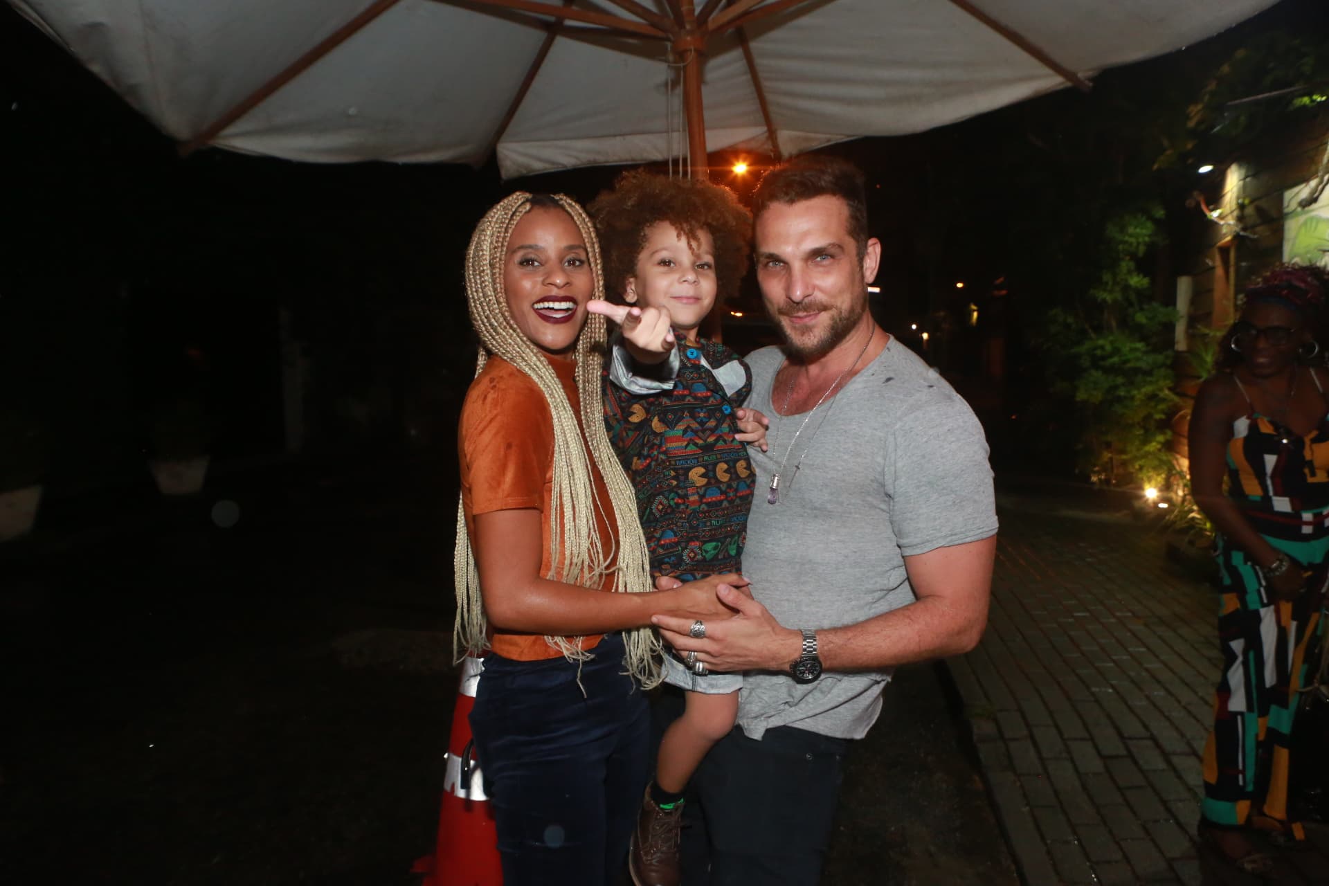 Igor Rickli com a família no aniversário da filha de José Loreto e Débora (Foto: Dilson Silva/ AgNews) Igor Rickli com a família no aniversário da filha de José Loreto e Débora (Foto: Dilson Silva/ AgNews)