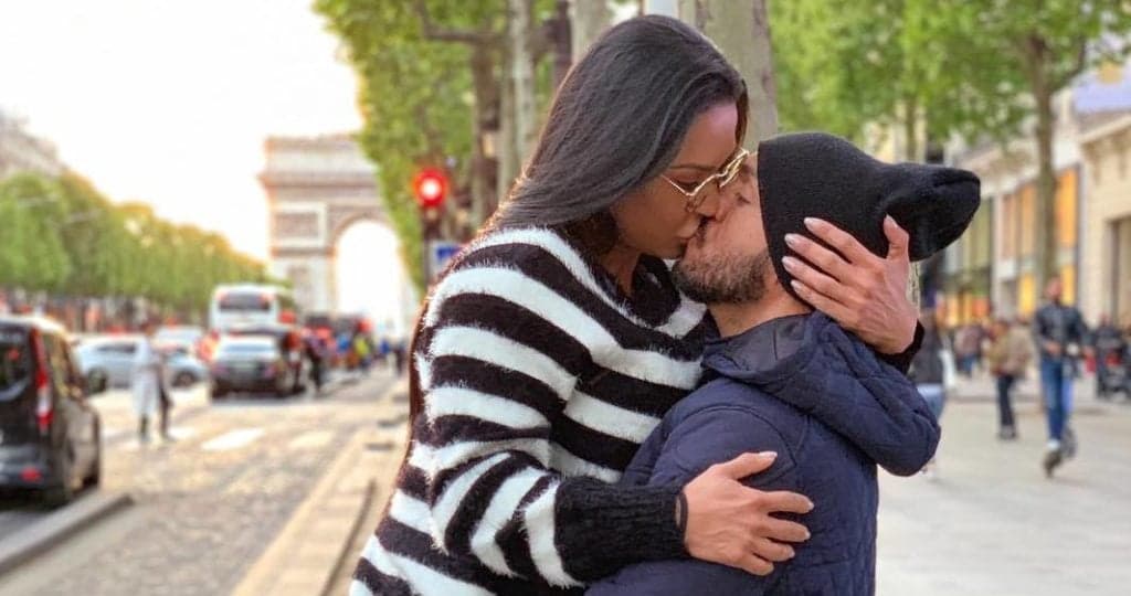 Em Londres, Belo é flagrado com "mão boba" em bumbum de Gracyanne Barbosa
