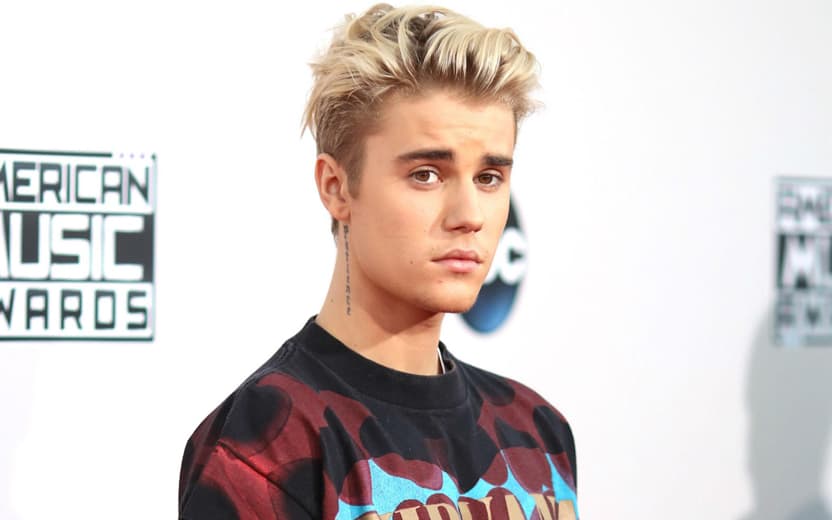 Justin Bieber anuncia parceria com Ed Sheeran e fãs vão à loucura com a novidade