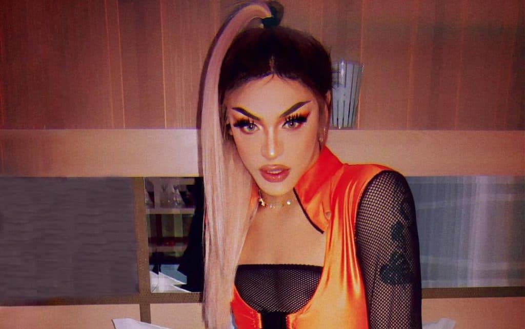 Abusada, Pabllo Vittar surge de calcinha cavada, linguinha de fora e tamanho chama atenção