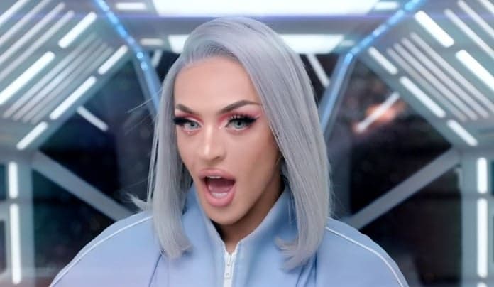 Pabllo Vittar aparece apenas de cueca na cama, sem peruca e chama atenção pelo corpo