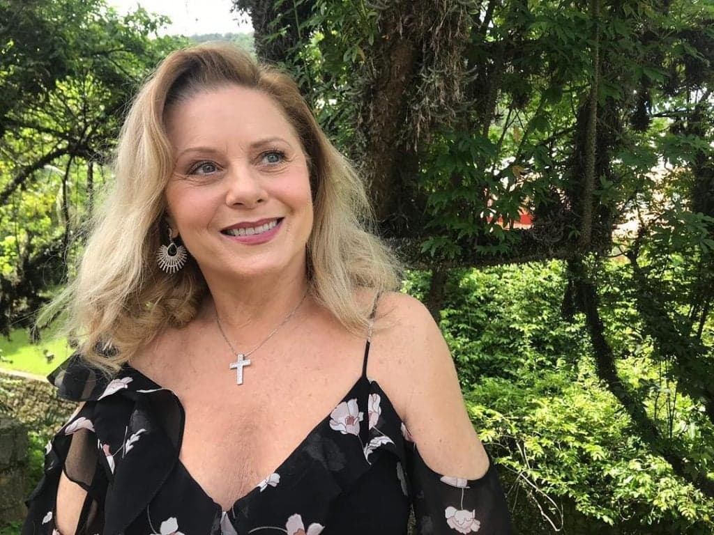 Vera Fischer surpreende e publica foto rara ao lado de seu filho com Felipe Camargo e a nora