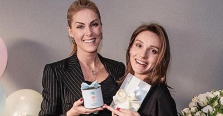 Isabel Hickmann faz desabafo sobre filho com doença no rosto e emociona