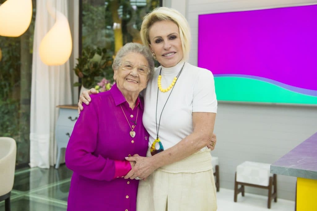 Ana Maria Braga reencontra Palmirinha após 20 anos, cai no choro e bomba na web