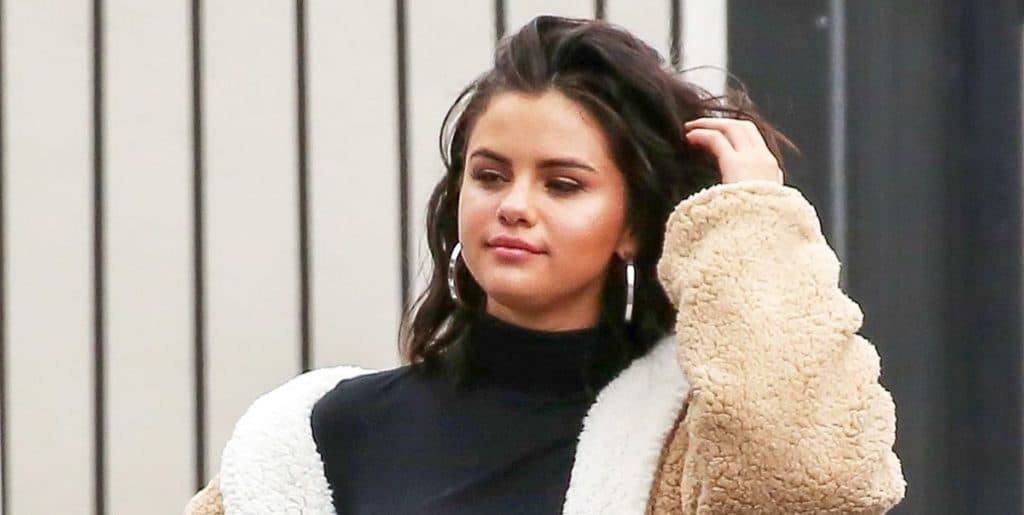 Selena Gomez bate novo recorde e consegue marca surpreendente com músicas arrasadoras