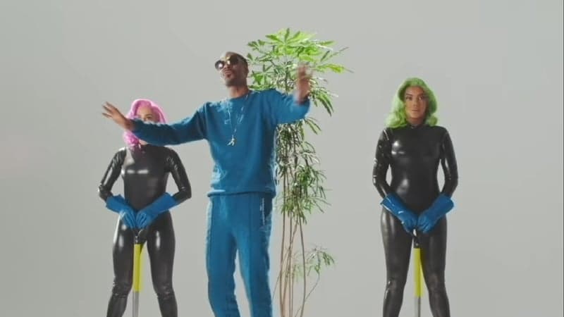 SAIU! Anitta lança 10 clipes para o álbum "Kisses" com músicas inéditas e fãs vão à loucura; vem conferir