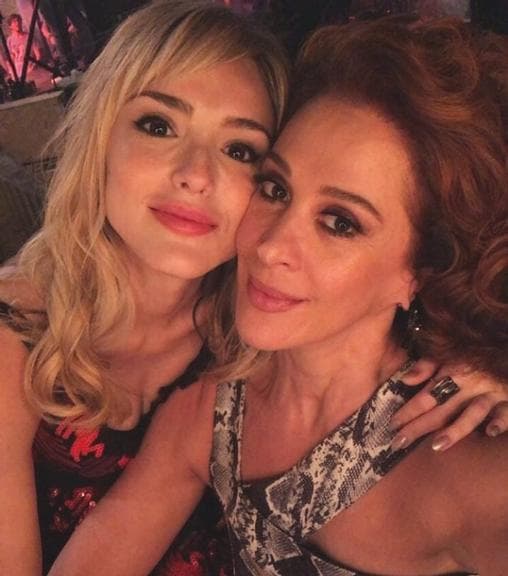Claudia Raia exalta Isabelle Drummond em seu aniversário: 'Garotinha dos olhinhos expressivos e queixinho gordinho'