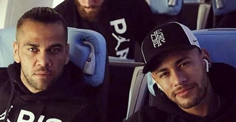 Colegas, Daniel Alves fala sobre agressão de Neymar e fica extremamente revoltado: "Neymar é um moleque"