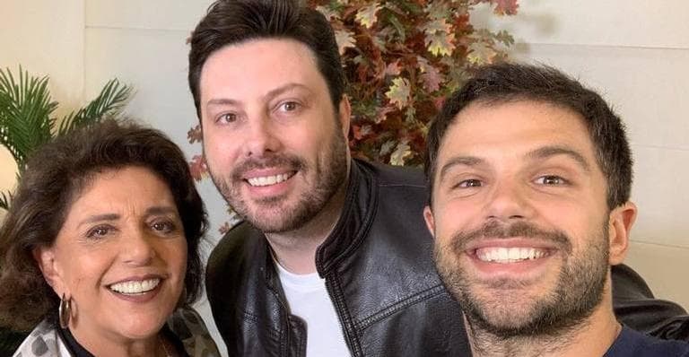 Noivo de Sabrina Sato, Duda Nagle posa com Danilo Gentili e é detonado