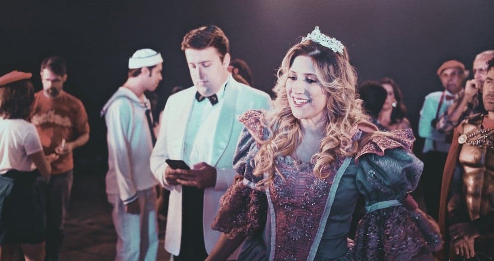 Globo estreia nova temporada do Zorra, troca abertura e coloca tudo de trás pra frente