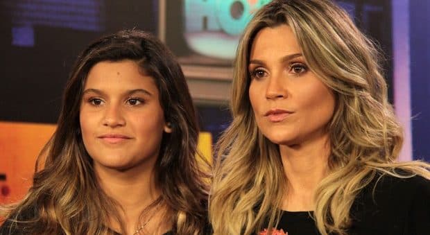 Giulia Costa, filha de Flávia Alessandra, faz ioga em protesto contra destruição da Amazônia e vira chacota