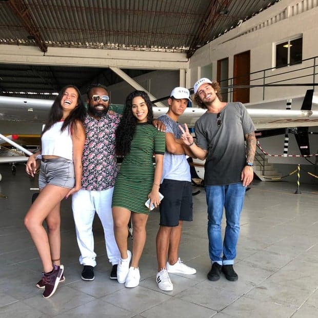 Ex-BBBs se reúnem mais uma vez, fazem passeio de helicóptero, mas deixam alguns amigos de fora