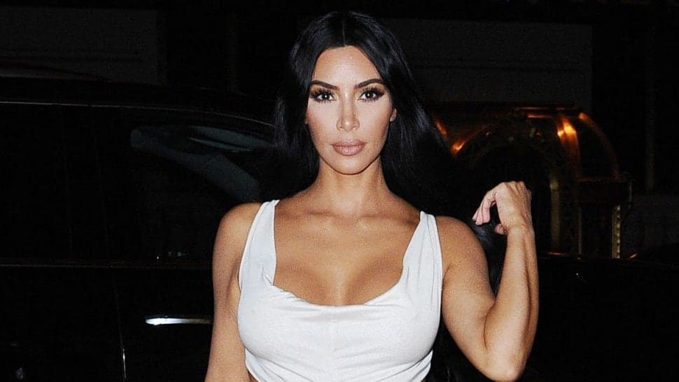 Kim Kardashian mostra banheiro de luxo e explica segredo da pia sem lavatório