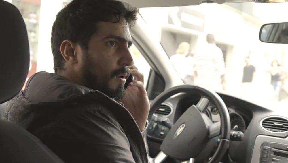 Órfãos da Terra: Jamil tenta salvar Laila da morte, mas é chantageado
