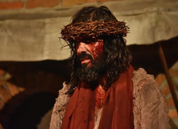 Jesus em Paixão de Cristo, Juliano Cazarré revela experiência sobrenatural e detalha espetáculo