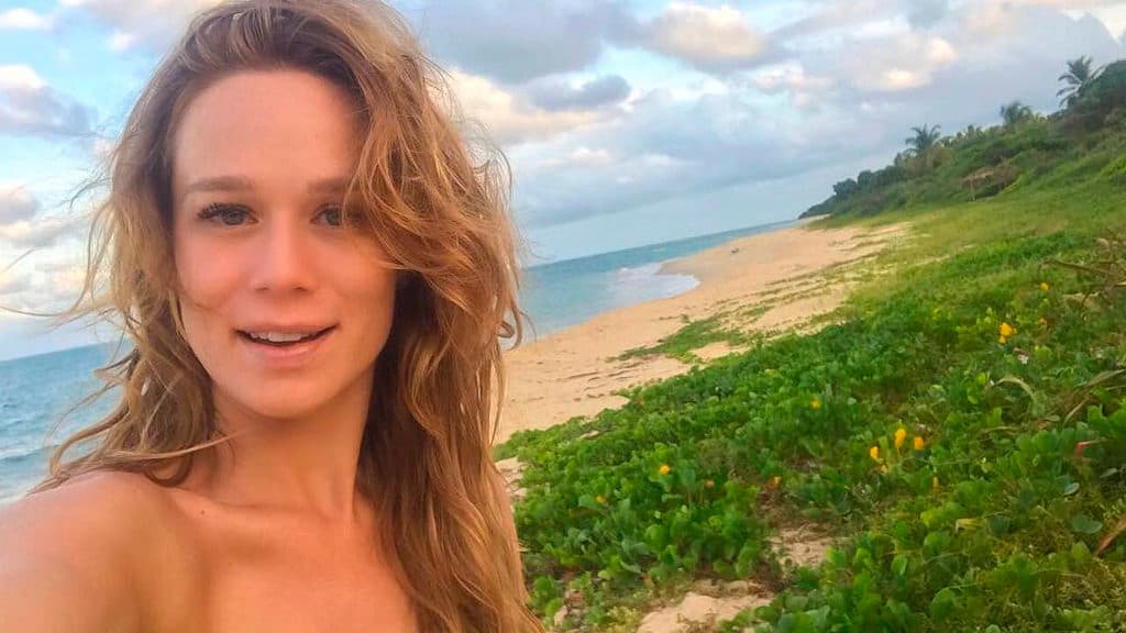 Mariana Ximenes radicaliza o visual e aparece com os fios ruivos; veja como ficou