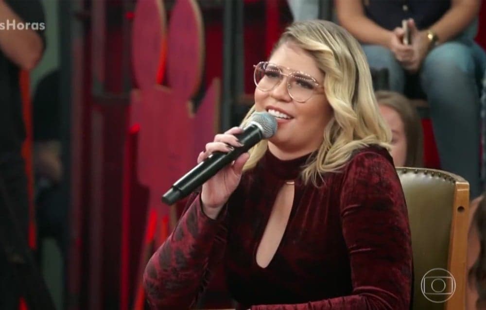 Marília Mendonça deixa barriga de grávida em evidência e arranca elogios