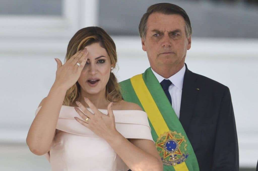 Após abandonar avó em esgoto, Michelle Bolsonaro tem novo podre revelado e expõe até o presidente da República