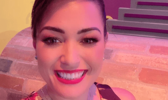 Milene Pavorô leva bolo para Silvio Santos e ele diz na lata o que achou do presente