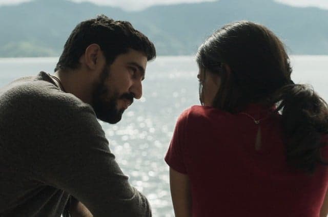 Órfãos da Terra: Aziz invade casamento armado e faz ameaça a Laila