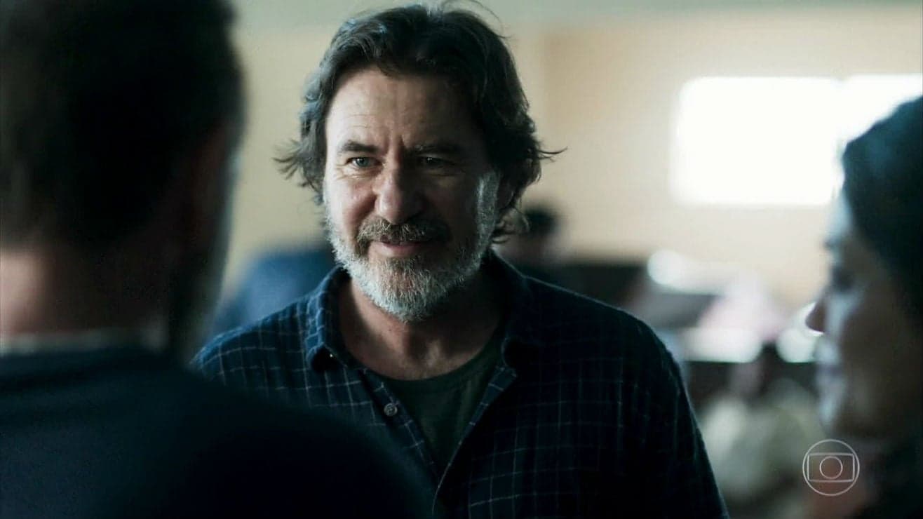 Padre Zoran em Órfãos da Terra (Foto: Reprodução/ Globo) Padre Zoran em Órfãos da Terra (Foto: Reprodução/ Globo)