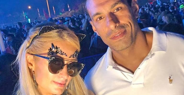 Paris Hilton e Kadu em camarote (Foto: Reprodução)
