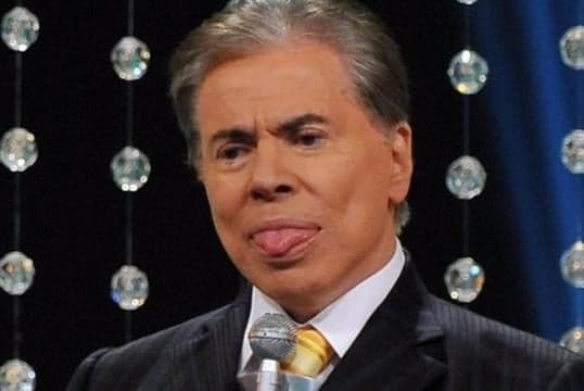 Após 4 meses afastado do programa, Silvio Santos volta com cabelo completamente repaginado e detalhe na roupa chama a atenção