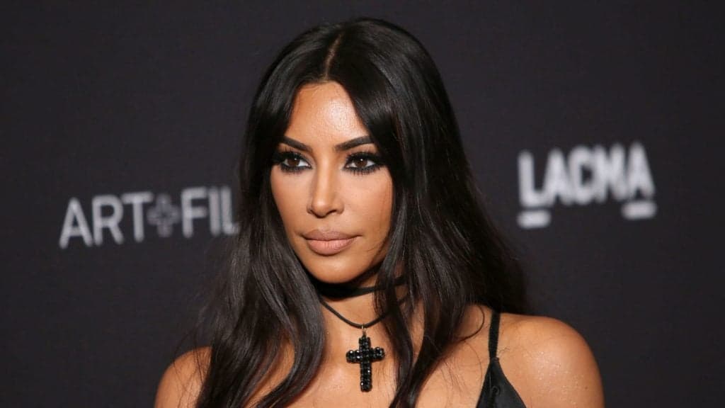 Kim Kardashian mostra sua mansão luxuosa e causa espanto com tamanho