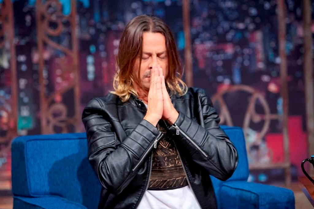 Theo Becker escancara vida pessoal e relembra época em que fazia swing: "Eram três [mulheres] por dia"