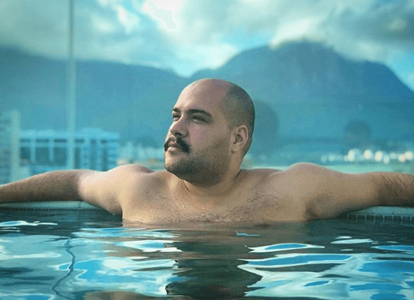 Com contrato perto do fim na Globo, Tiago Abravanel pode virar apresentador no SBT