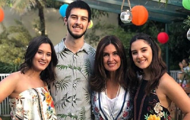 Filho de Fátima Bernardes posa agarradinho com namorada e revela momentos íntimos do casal