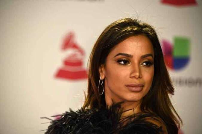 Anitta abre o jogo sobre bissexualidade e faz revelações: "não é uma questão para mim"