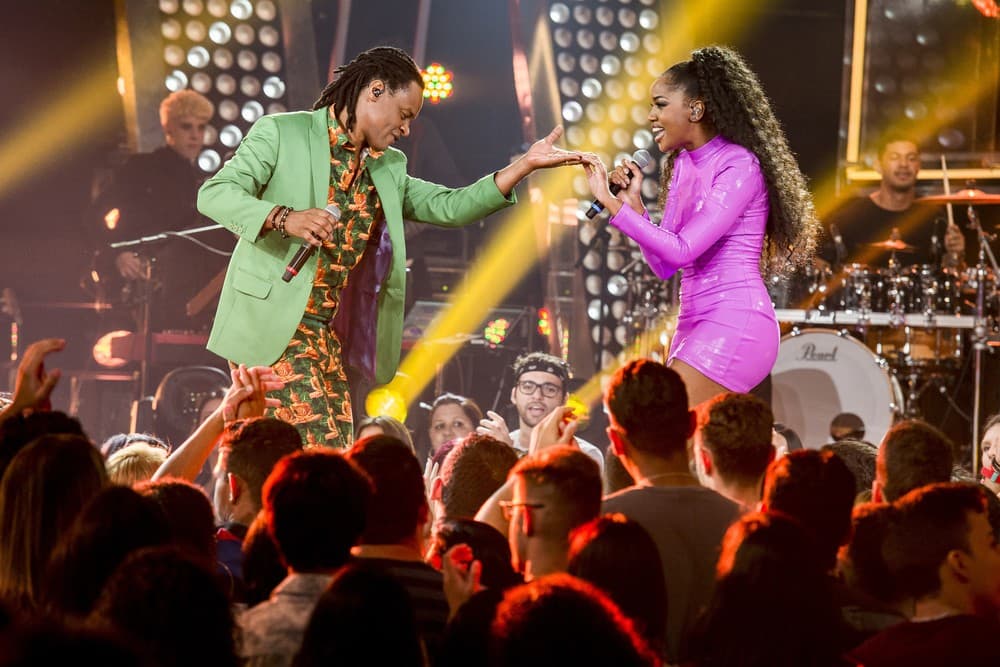 Iza e Toni Garrido no comando do SóTocaTop (Foto: Fábio Rocha/TV Globo)