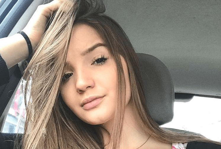 Menina Fantasma do SBT vira mulherão, exibe corpaço na web e é acusada de cometer injustiça