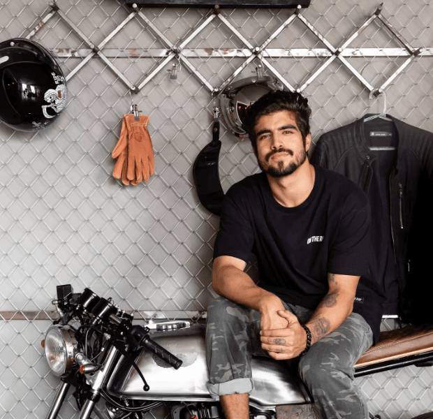 Caio Castro ostenta apartamento de luxo com cinema, mesa de sinuca, moto milionária e imagens são impressionantes