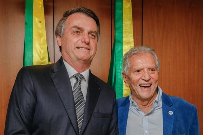 Carlos Alberto de Nóbrega tem encontro com Bolsonaro e surpreende com declarações