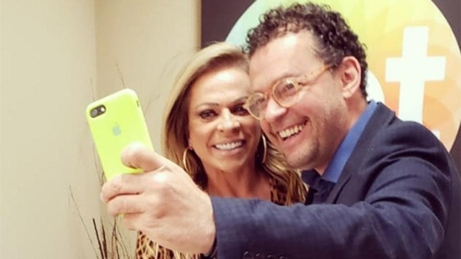 No SBT, Fernando Rocha faz sucesso e é tietado por Christina Rocha