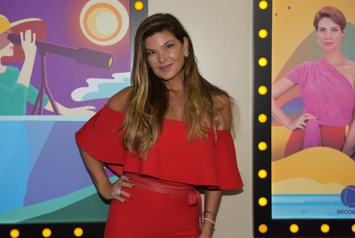 Cristiana Oliveira está em "Topíssima" (Foto: Blad Meneghel/Record TV)