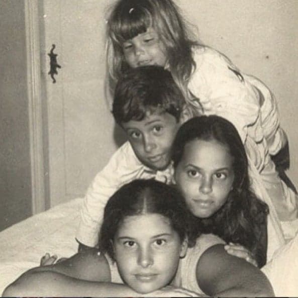Atriz da record que atuará em Topíssma, Cristiana Oliveira, fala sobre a morte de seus três irmãos Atriz da record que atuará em Topíssma, Cristiana Oliveira, fala sobre a morte de seus três irmãos