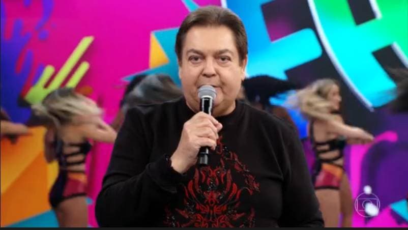 Faustão ridiculariza "Juntos e Shallow Now" debocha da música de Paula Fernandes em rede nacional