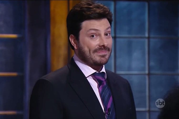 Danilo Gentili compartilha foto com colega de trabalho e internautas comentam