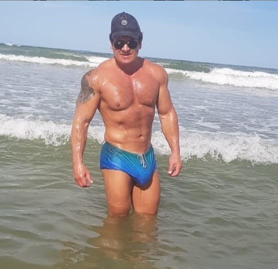Apresentador que postou foto mostrando partes íntimas é mandado embora da Record e desabafa: "fui humilhado demais"