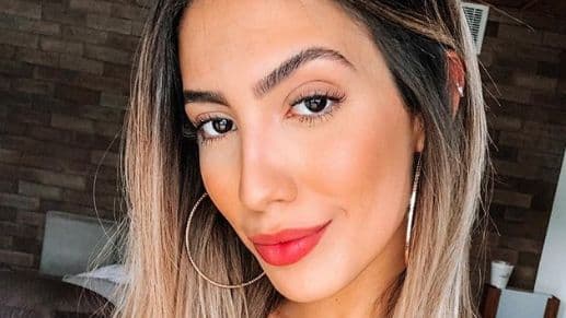 Grávida, Gabi Brandt, esposa de Saulo Poncio, é envolvida em polêmica e acaba sendo acusada de falsificar barriga