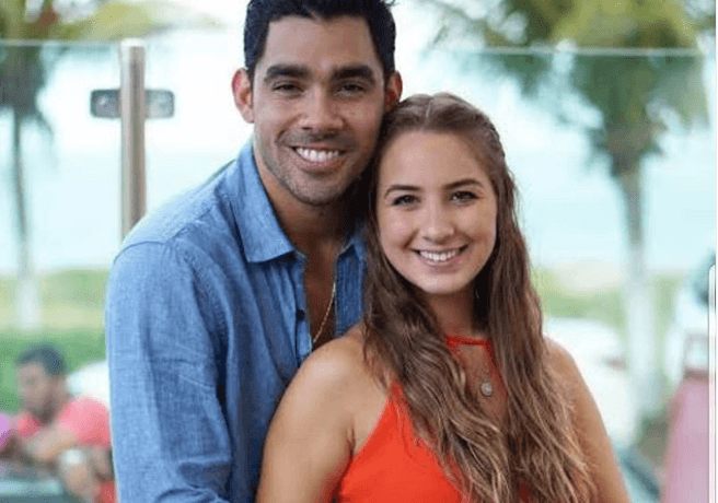 Namorada de Gabriel Diniz, Karoline Calheiros, desativa rede social após morte do cantor