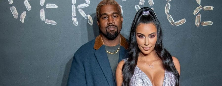 Após colocar a vida do filho em risco, Kim Kardashian desvia assunto e celebra união com Kayne West