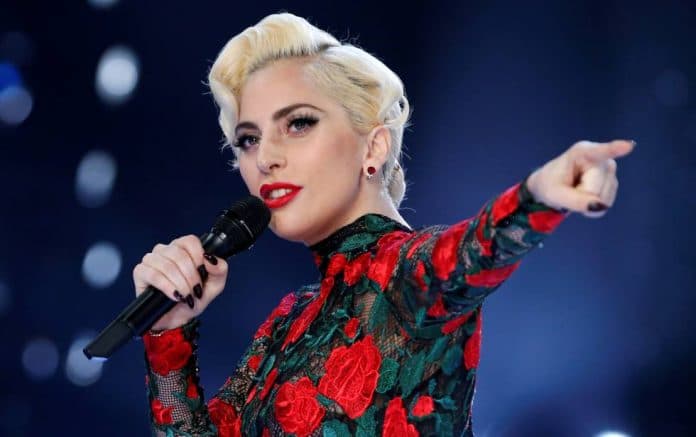 Lady Gaga se pronuncia, dá resposta para Luan Santana e Paula Fernandes sobre a versão de Juntos e surpreende