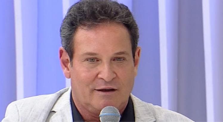 Casado, apresentador do SBT, Luis Ricardo, pede mulher em casamento e recebe resposta imprevisível