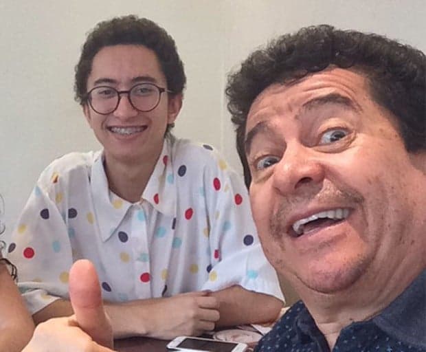 Solimões e o filho . Sertanejo Famoso relembrou luta contra o vício que quase tirou sua vida e chocou o público do programa Domingo Show com relato (Foto: Instagram) Solimões e o filho . Sertanejo Famoso relembrou luta contra o vício que quase tirou sua vida e chocou o público do programa Domingo Show com relato (Foto: Instagram)