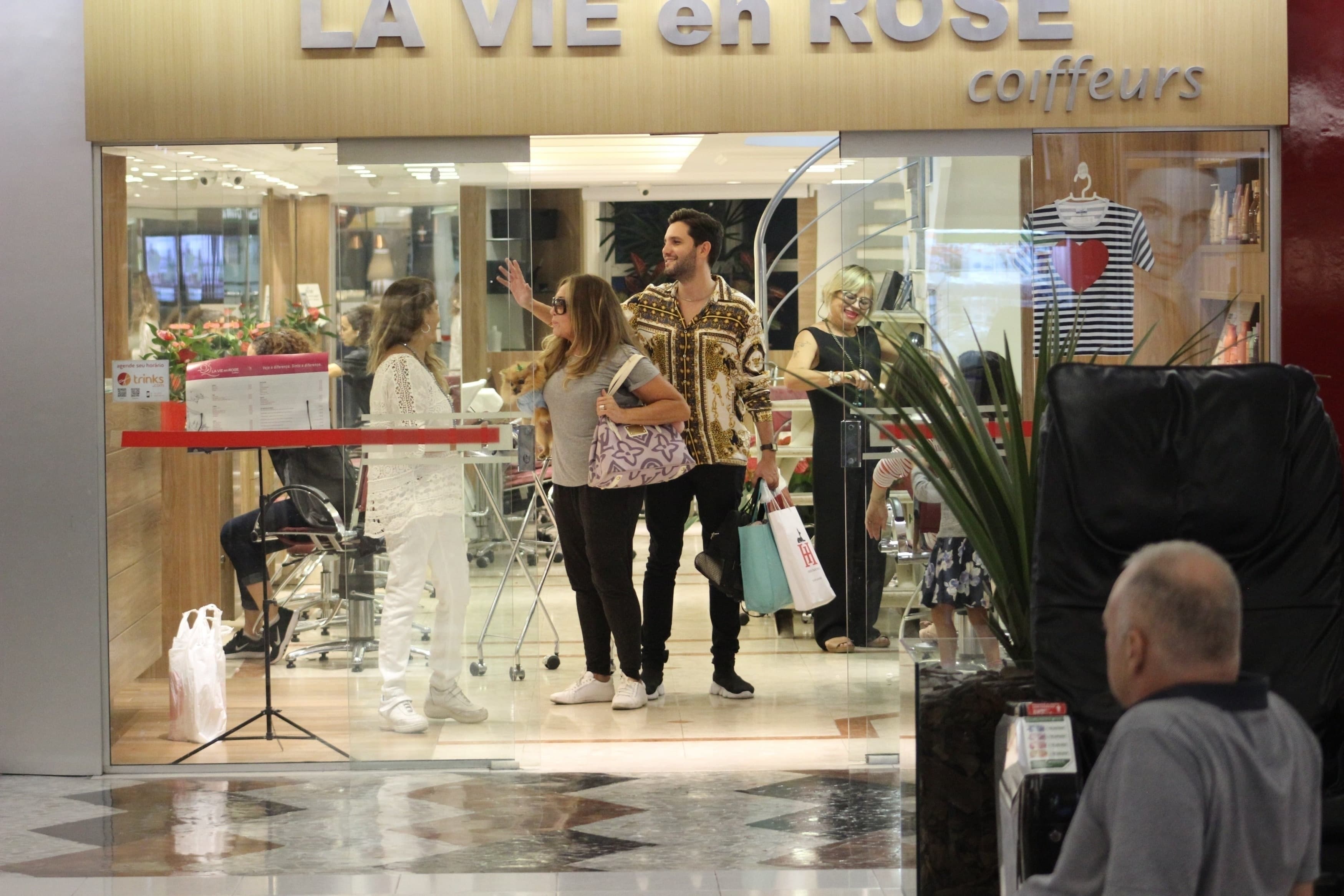 http://tvfoco.uai.com.br/wp-content/uploads/2015/05/Daniela-Mercury.jpg