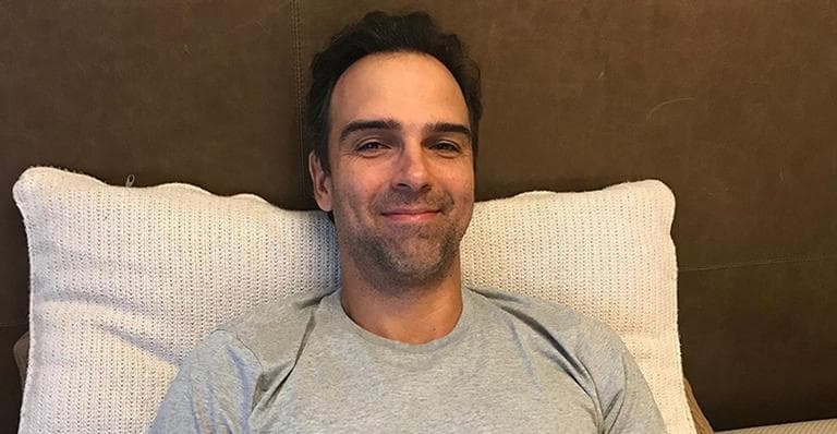 Após passar muito mal, apresentador do Fantástico da Globo, Tadeu Schmidt, fica acamado